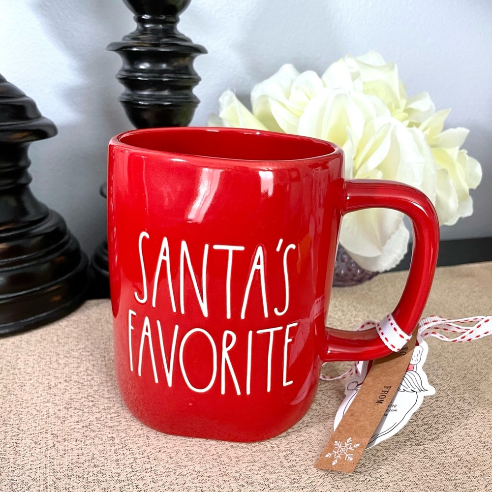 NWT Rae Dunn 🎅🏻 SANTA’S FAVORITE Ceramic Mug